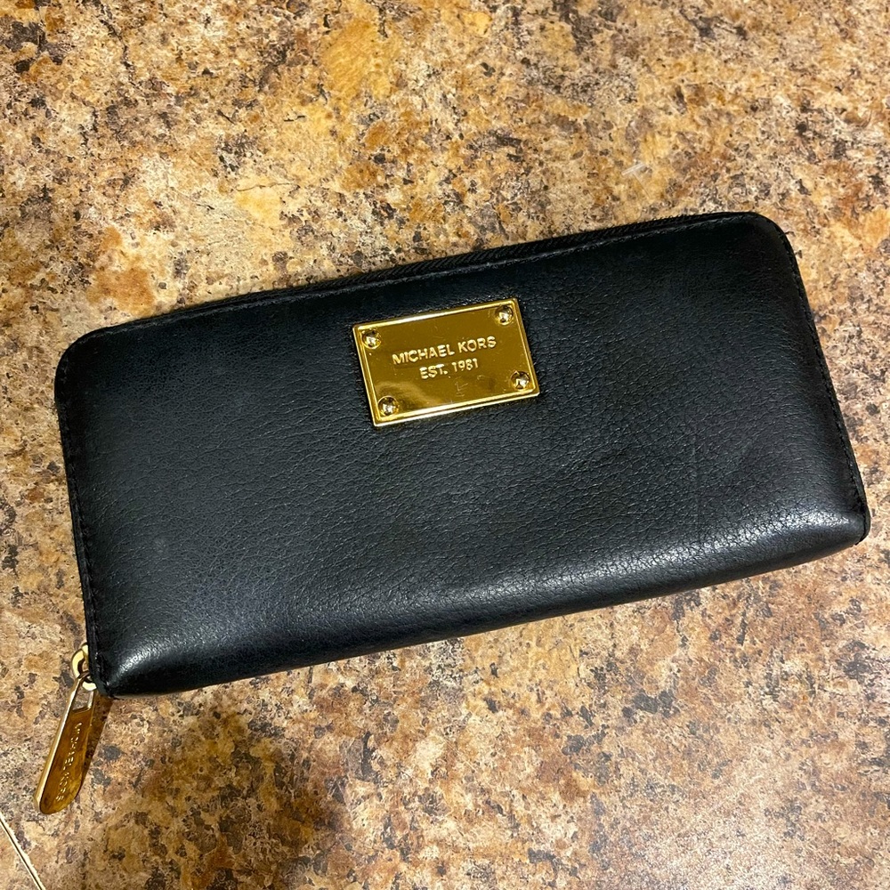 Michael Kors zipper black leather wallet